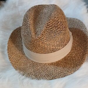 Elegant Women's Tan Straw Hat